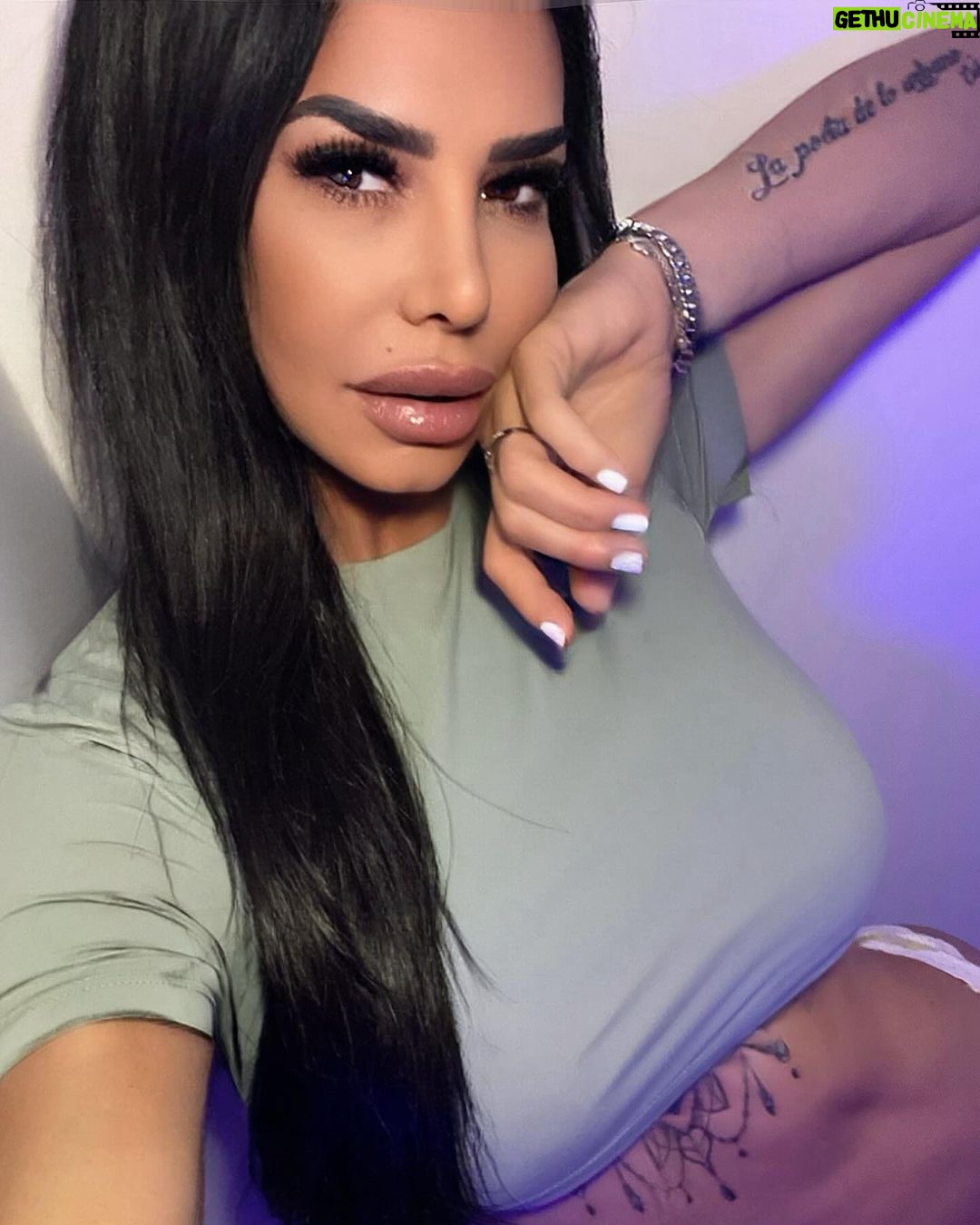Lis Vega - 8.4K Likes - TU MORENA ❤️🔥
#goodnight 🪐
Contenido exclusivo para mis fans de #playboy 🇲🇽 #latinoamerica #latina #mexico #sensualidad
#newcontent #onlyfans #llisvegaofficial #sincensura #playboy #playboymx #playmate #celebrities