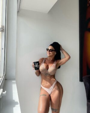 Lis Vega Instagram - GRACIAS VIDA POR UN NUEVO AMANECER 🌄🙌🏻🫶🏼♾️ #happyweekend 🪐 CONEXIÓN INFINITA Y GRATITUD ♾️
Un ☕️ intenso 💋 #goodmorning #gratitude #lovemylife 
.
.
.
Activa en mi #onlyfans #linkinbio 
#sincensura #playboy #playboymx #playmate #celebrities #latina #mexico #cubana #mexicana #actriz #cantante