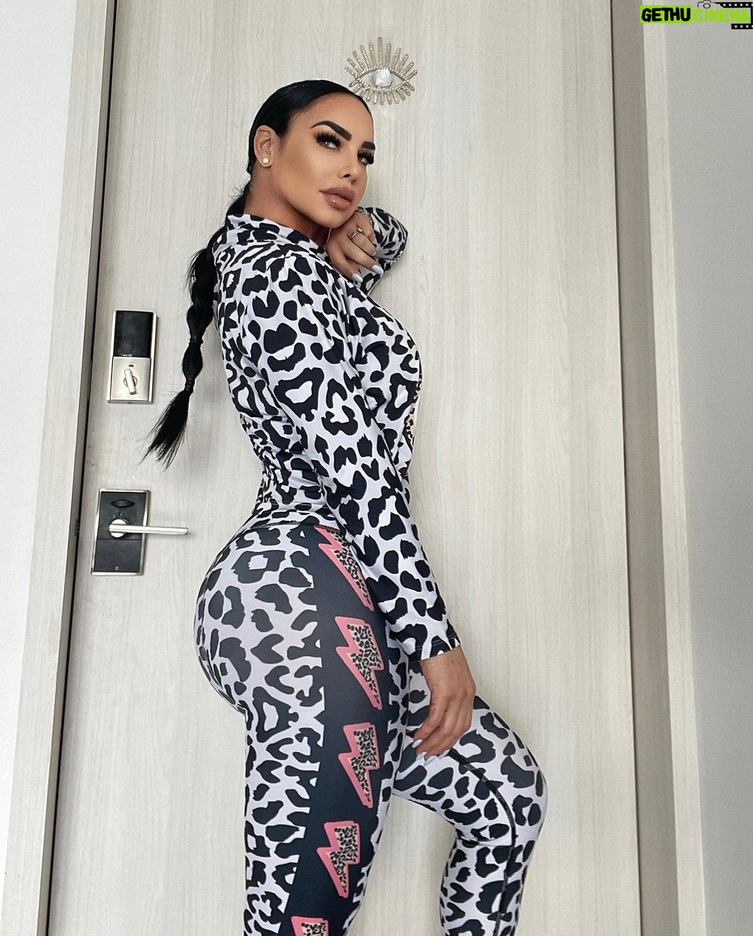 Lis Vega Instagram - 👅🤑🤪 #haters 🔥 Mis más grandes maestros de cómo no deseo jamás vibrar 🙌🏻♾️ La opinión es tuya pero la vida es mía. SER Y DEJAR SER 🫶🏼 #nevergiveup 🪐 #lapoetadelourbano #myflow @mystikactivemx 🫶🏼♾️ 𝓜𝔂 𝓵𝓲𝓯𝓮