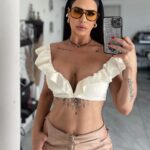 Lis Vega Instagram - 💫 Todos los días tenemos la oportunidad si despertamos de reinventarnos , de elegir qué ser, qué hacer, con quien compartir, a qué pasión entregarnos , aprender, sanar, soltar, amar pero sobre todo vivir ✨ Disfrutándome los procesos 🫶🏼 #lapoetadelourbano #mylife #lovemysoul ♾️#myflow by @mystikactivemx los mejores #outfits 🔝🙌🏻✨🫶🏼 #actriz #cantante #celebrities #latina #mexico #cubana #mexicana ♾️🇲🇽 En el Camino