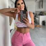 Lis Vega Instagram - ✨ A veces seremos esa luz para quienes necesitan un abrazo , esa motivación para quienes en un momento de oscuridad necesitan un empujón , o nos tocara a nosotros mismos abrazarnos , recoger nuestros propios pedazos rotos con mucho amor , en silencio y gran valentía volverlos armar ✨ VOLVERNOS A REINICIAR ✨🙌🏻🫶🏼 Sean más bellos de alma que lindos , personas lindas hay muchas , bellas de alma muy pocas 🫶🏼🙌🏻 Reiniciándome , concentrada en una mejor versión de mí cada día en todos los aspectos 🪬 Disfruten su nuevo día 🫶🏼 #enjoythesilence #enjoythemoment #enjoythelife 🙌🏻✨♾️ En el Camino