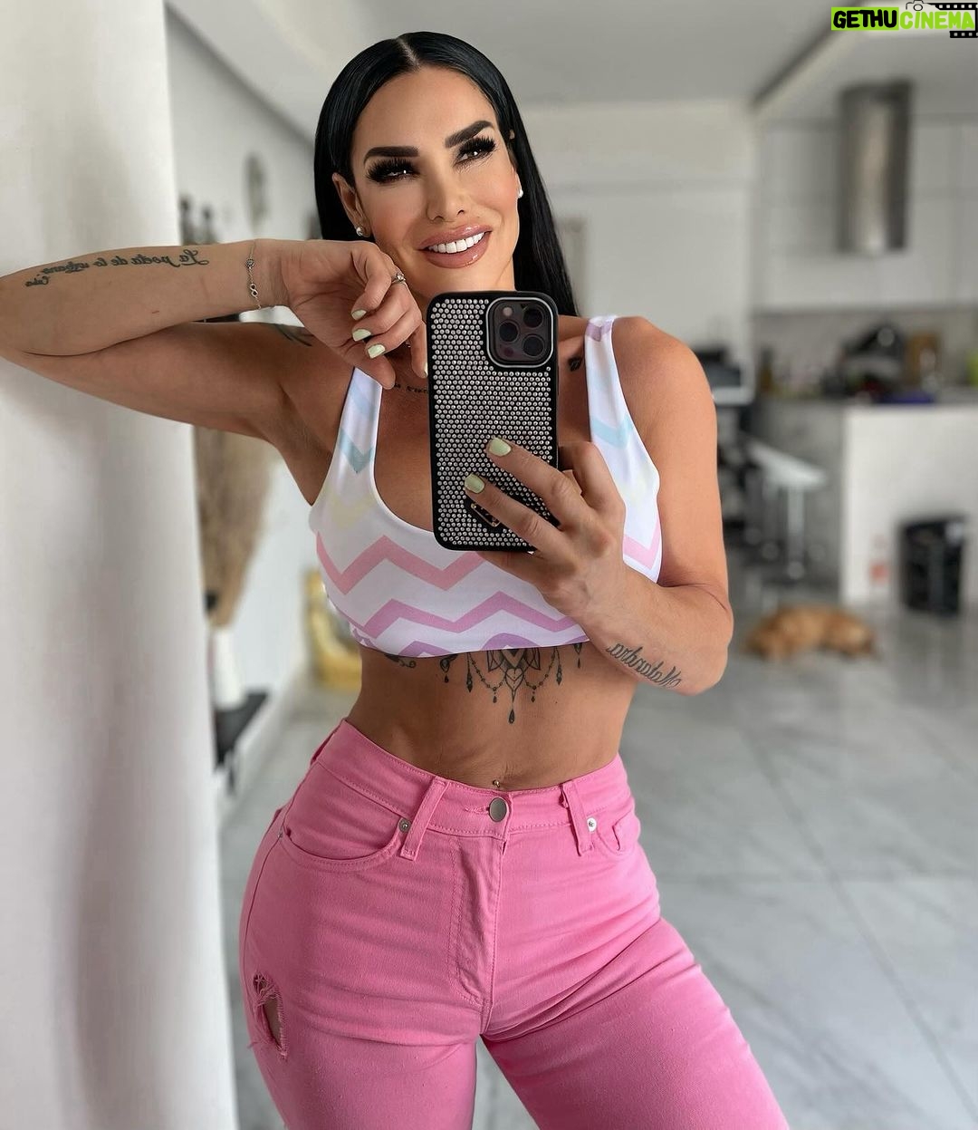 Lis Vega Instagram - ✨ A veces seremos esa luz para quienes necesitan un abrazo , esa motivación para quienes en un momento de oscuridad necesitan un empujón , o nos tocara a nosotros mismos abrazarnos , recoger nuestros propios pedazos rotos con mucho amor , en silencio y gran valentía volverlos armar ✨ VOLVERNOS A REINICIAR ✨🙌🏻🫶🏼 Sean más bellos de alma que lindos , personas lindas hay muchas , bellas de alma muy pocas 🫶🏼🙌🏻 Reiniciándome , concentrada en una mejor versión de mí cada día en todos los aspectos 🪬 Disfruten su nuevo día 🫶🏼 #enjoythesilence #enjoythemoment #enjoythelife 🙌🏻✨♾️ En el Camino