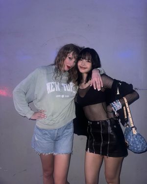 Lisa Instagram - Had such a blast at The Eras Tour! Amazing performance💘 @taylorswift