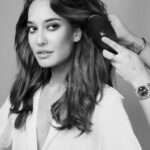 Lisa Haydon Instagram – Find someone who looks at you the way I look at @shaanmu ‘s hand in my hair. 👀it’s #HairdresserAppreciationWeek  lets show them some love 💕 Tag your hairdresser 💇‍♀️ Throwing it back to Hair on 🎯 With @kerastase_official  #KerastaseIndia #HairCare