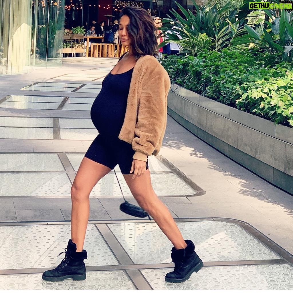Lisa Haydon Instagram - 💃🏼 🐣 #husbandsofinstagram