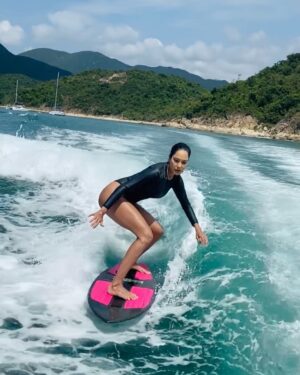 Lisa Haydon Instagram - 🏄‍♀️ riding an endlessss wave.... well almost🤪 #practisemakesprogress