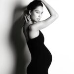 Lisa Haydon Instagram – In between 📸 w/ @shakeelbinafzal #19weekspregnant 🌓 London, United Kingdom