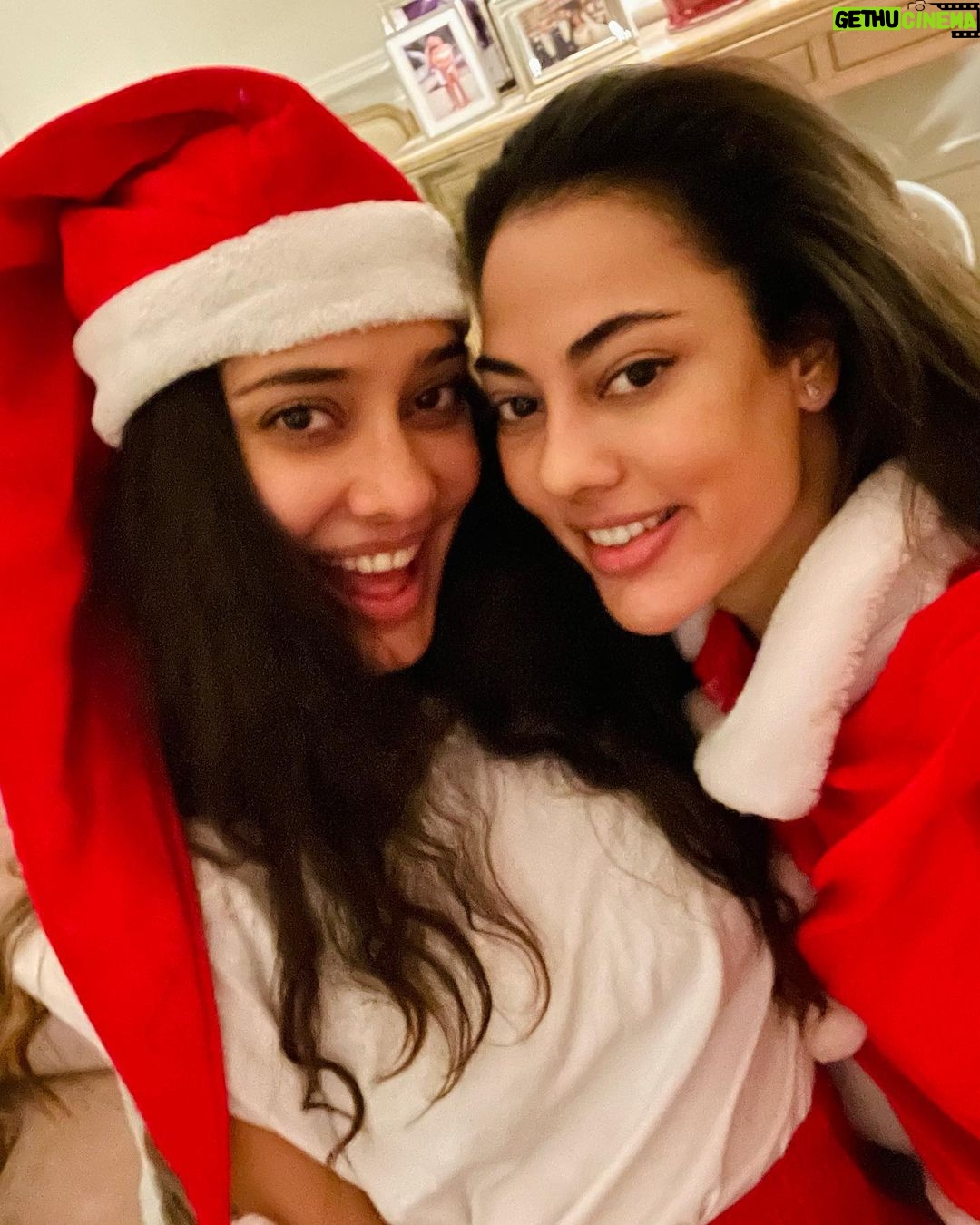 Lisa Haydon Instagram - Hope everyone had a cozy Christmas ❤️🤍❤️🤍 London, United Kingdom
