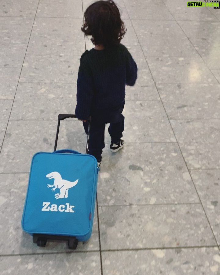 Lisa Haydon Instagram - #KidsGoingPlaces Heathrow Airport