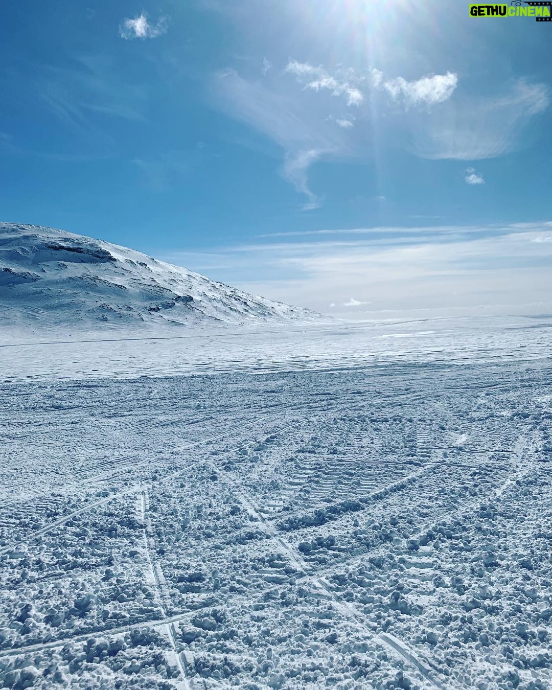 Lisa Haydon Instagram - Best trip E✌️ Lava and Glaciers should be an oxymoron but somehow Iceland has it all! unfortunately didn’t get to see the northern lights which means ... WE’LL BE COMING BACK ⚡️⚡️⚡️#LandOfFireAndIce