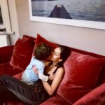 Lisa Haydon Instagram - Still here 🤚
