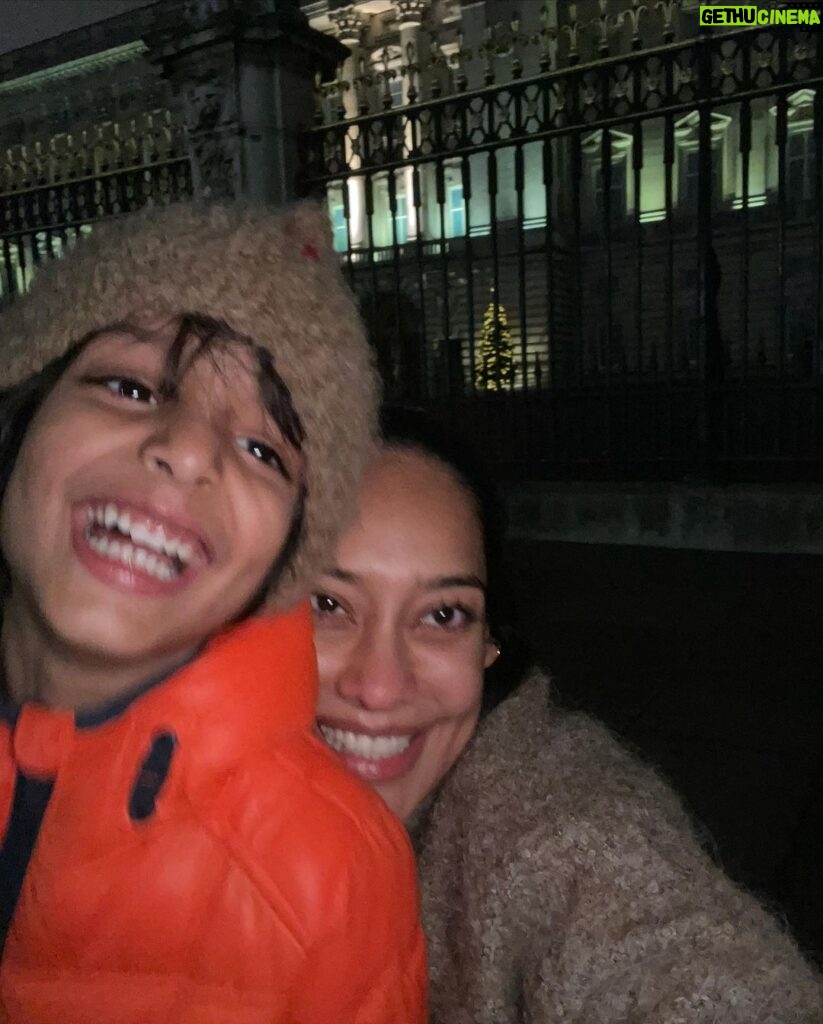 Lisa Haydon Instagram - Reminiscing the last 6 weeks in london. The most fun trip, wish we could do it all over again… London, United Kingdom
