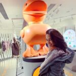 Lisa Haydon Instagram – Until I went to launch of @save_the_duck I never gave thought to how down jackets were made … obviously they were made with duck feathers. But the fact that ducks didn’t get sent back into nature featherless had not crossed my mind. All those poor ducks keeping me warm. #SaveTheDuck
 is 100% animal free and pursues principles of sustainability. Plus, keeps you as warm as duck down would, minus the duck, of course 😎. Can’t wait to take all this conscious fashion skiing… at some point😌🤰 K11 Musea