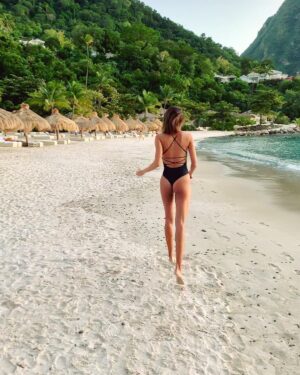 Lisa Haydon Instagram - I’ll be here 🤙