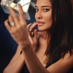 Lisa Haydon Instagram - @myglamm #TintedPerfection plus #TotalMakeoverFFCream gets it done ✅✨