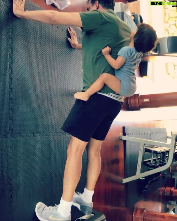 Lisa Haydon Instagram - Zack really upped his gym game today 💪