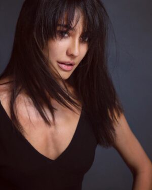 Lisa Haydon Instagram - It was time .. But never without my Kerastase  @kerastase_official #kerastasehair #kerastaseindia