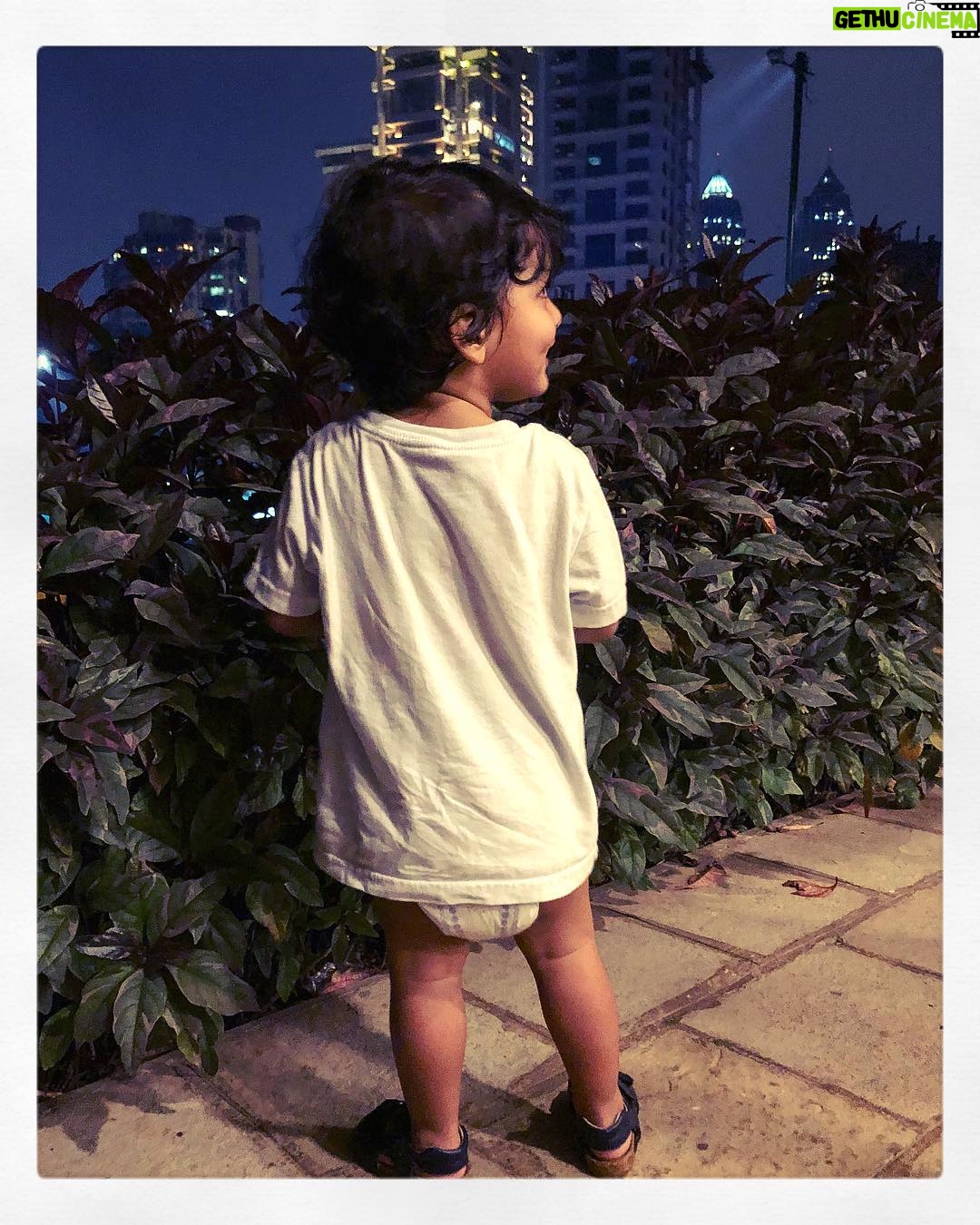 Lisa Haydon Instagram - Bright lights city nights Mumbai, Maharashtra