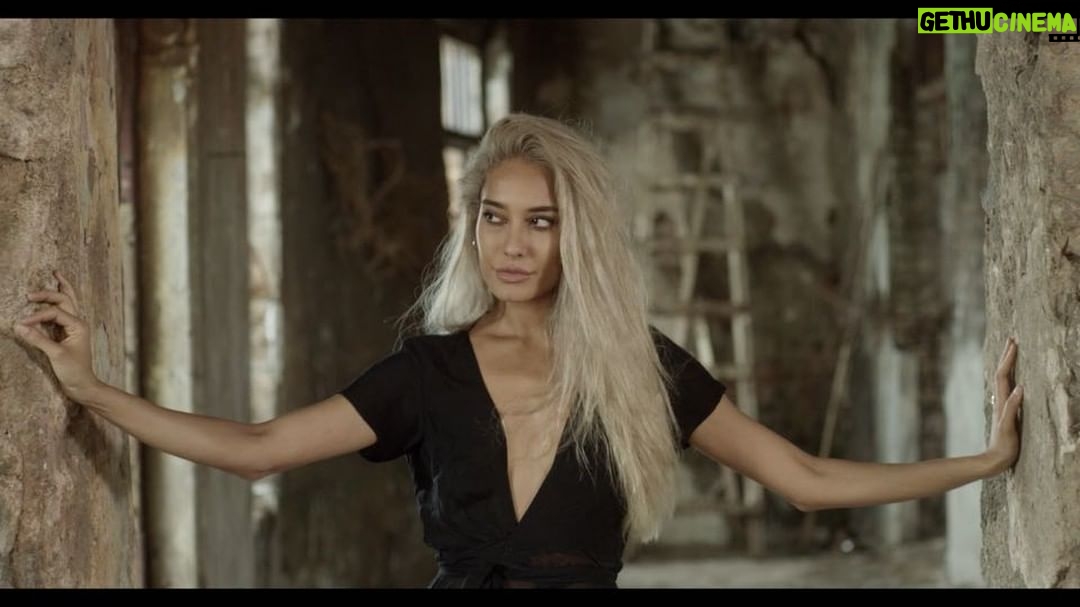 Lisa Haydon Instagram - Presenting 🎥Tempted To Touch💫 thank you to all my bests @gabriellademetriades @loveleen_ramchandani for the best day out .. and @zaedenmusic for making us dance 💃 @therealrupee LINK IN BIO