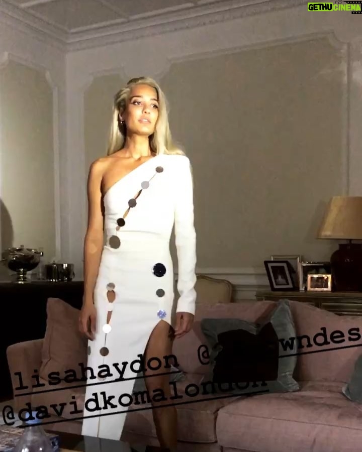 Lisa Haydon Instagram - Click click click @mashamarkovahanson
