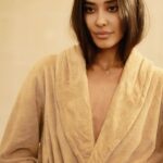 Lisa Haydon Instagram - I’ve always been a fan of a good bathing ritual at the end of a long day... here is a peek at mine with @personaltouchskincare. The Aquavault Oud body wash and body creme makes my skin feel nourished and radiant ✨ the soothing aroma of the candle to the decadent touch of their Feel me microfibre bathrobe and towel makes every moment pure bliss. Embracing these moments not only rejuvenates my skin but uplifts my soul too. #SelfCareEssentials #PersonalTouchSkincare #GlowingFromWithin #EverySkinNeedsaPersonalTouch