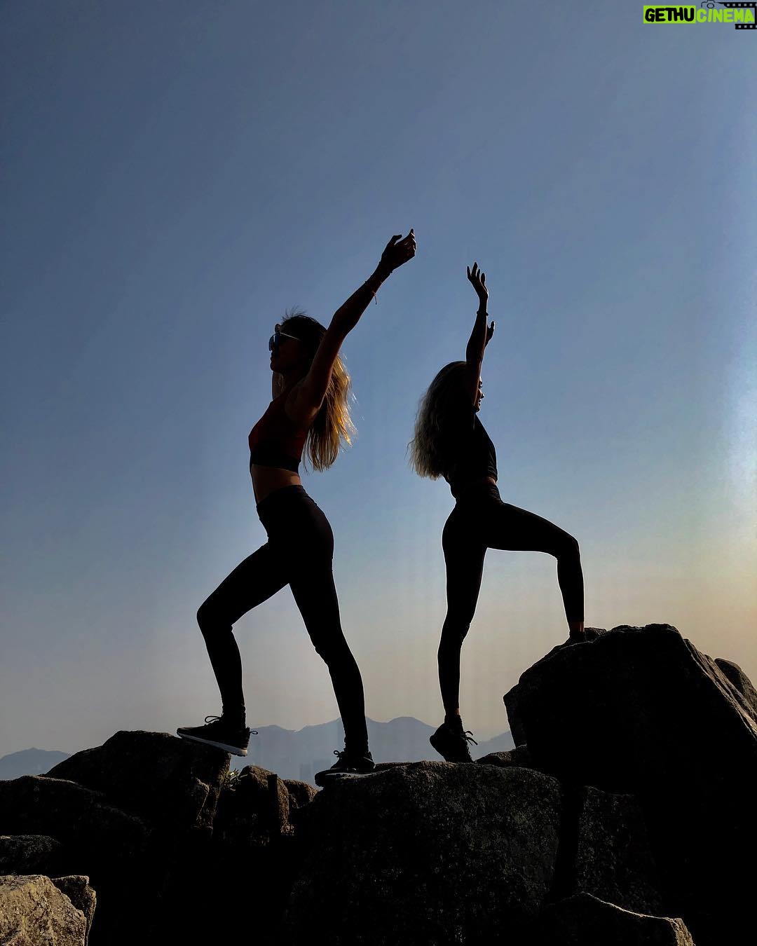 Lisa Haydon Instagram - ⛰ 🆙🔝 best two days getting lost in the mountains with you and our babies @alisonchan.elazar 💕 🤟 Lion Rock