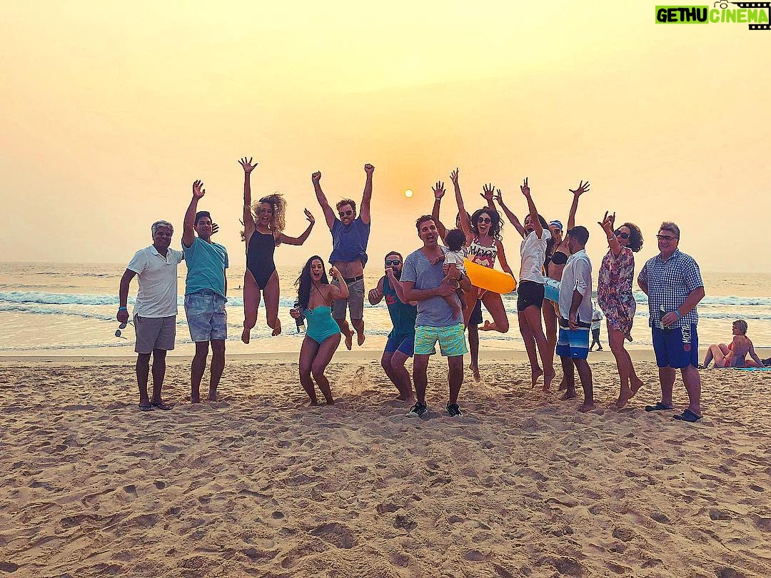 Lisa Haydon Instagram - Will probably never get around to having as many kids as our parents gave us siblings- Or my aunt gave us cousins. But Iβll try my best to put my drop in the ocean ... because for me THIS IS LIFE β€οΈπππ Dona Sylvia Beach Resort