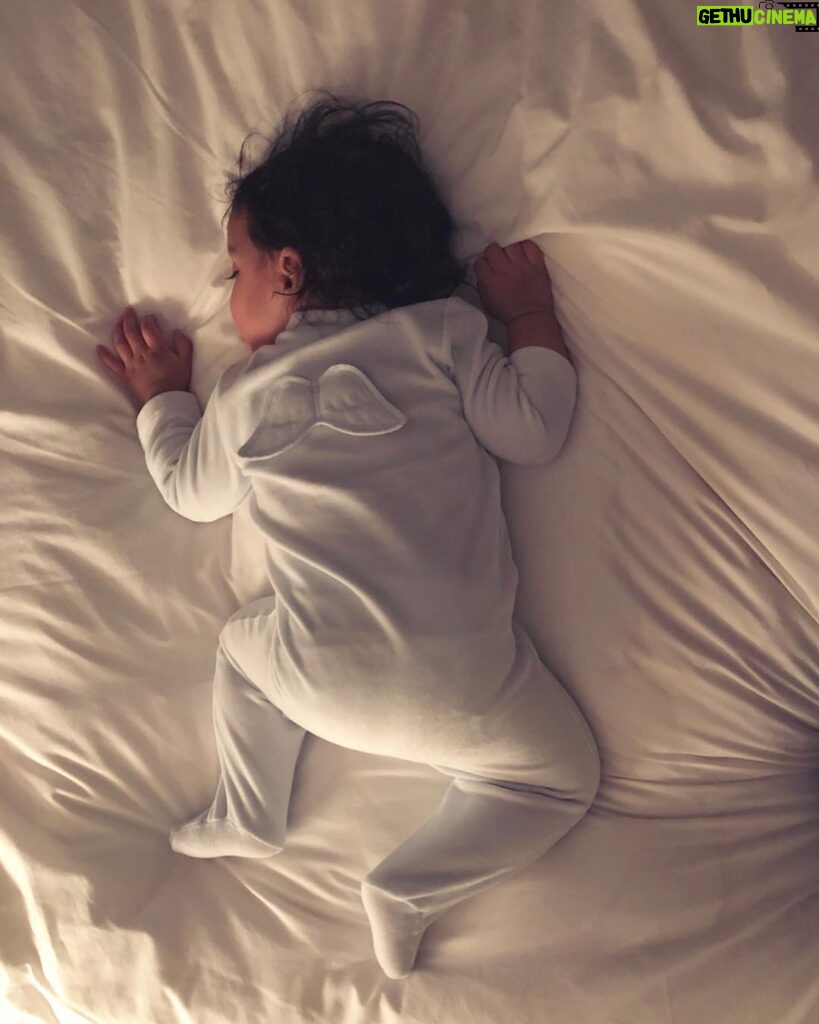 Lisa Haydon Instagram - Particularly Angelic While Sleeping 😋