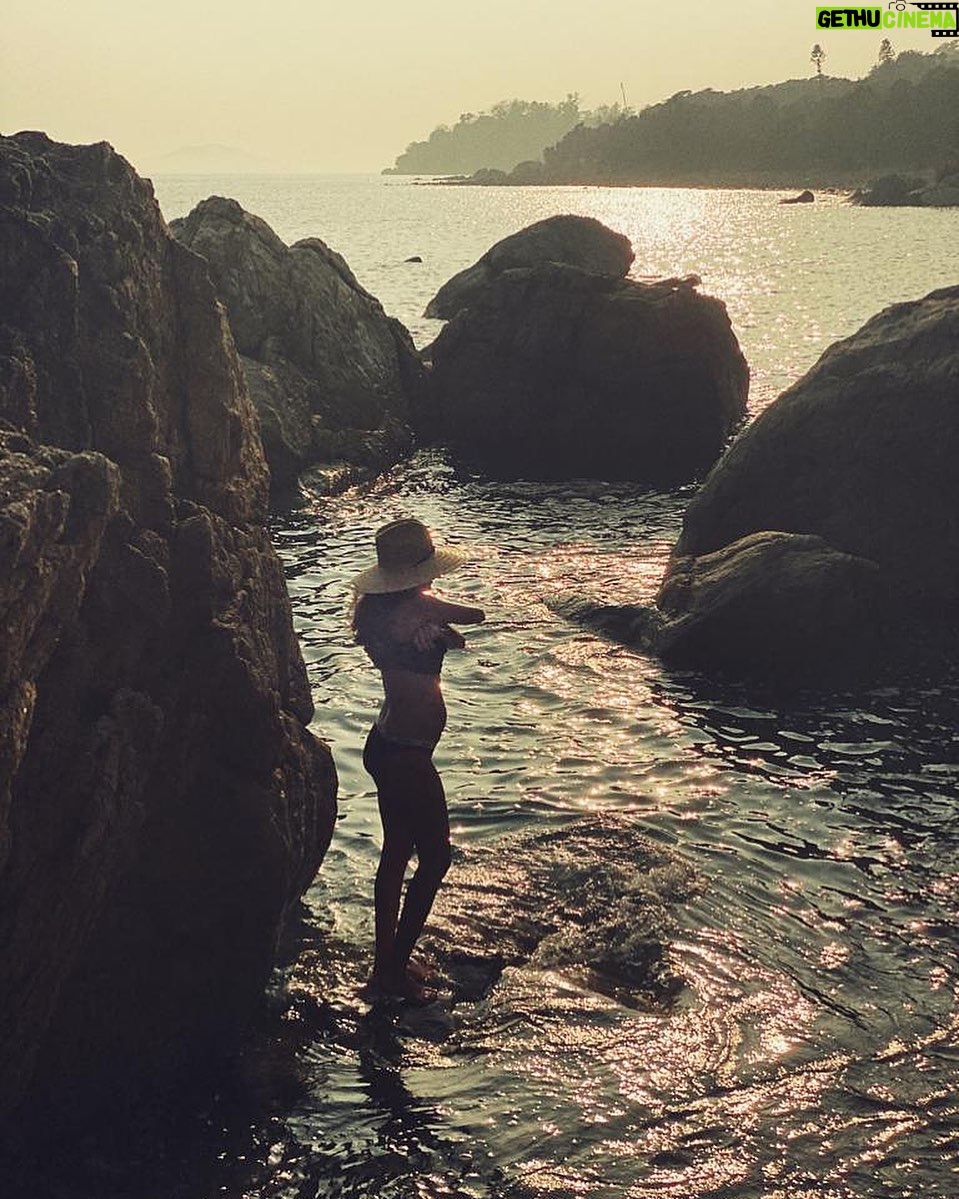Lisa Haydon Instagram - Jan 2021 📸 @alisonelazar Lantau Island