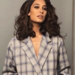 Lisa Haydon Instagram - Feeling prettyyyyy serious about holiday hair after restocking my Kerastase products from my local salon. Throwback to one of my favourite days with @Kérastase_official. 📸: @taras84 #KerastaseIndia #Kerastaseathome