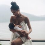 Lisa Haydon Instagram - Was it just world breastfeeding week? In honour of this special week Lara would like to thank everyone that has given her a seat at the table✌🏽✌🏽 📸 @rubylaw