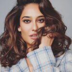 Lisa Haydon Instagram - Feeling prettyyyyy serious about holiday hair after restocking my Kerastase products from my local salon. Throwback to one of my favourite days with @Kérastase_official. 📸: @taras84 #KerastaseIndia #Kerastaseathome
