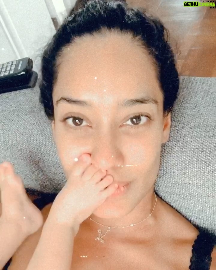 Lisa Haydon Instagram - Here’s a bit of reality ... Selfie anyone ?