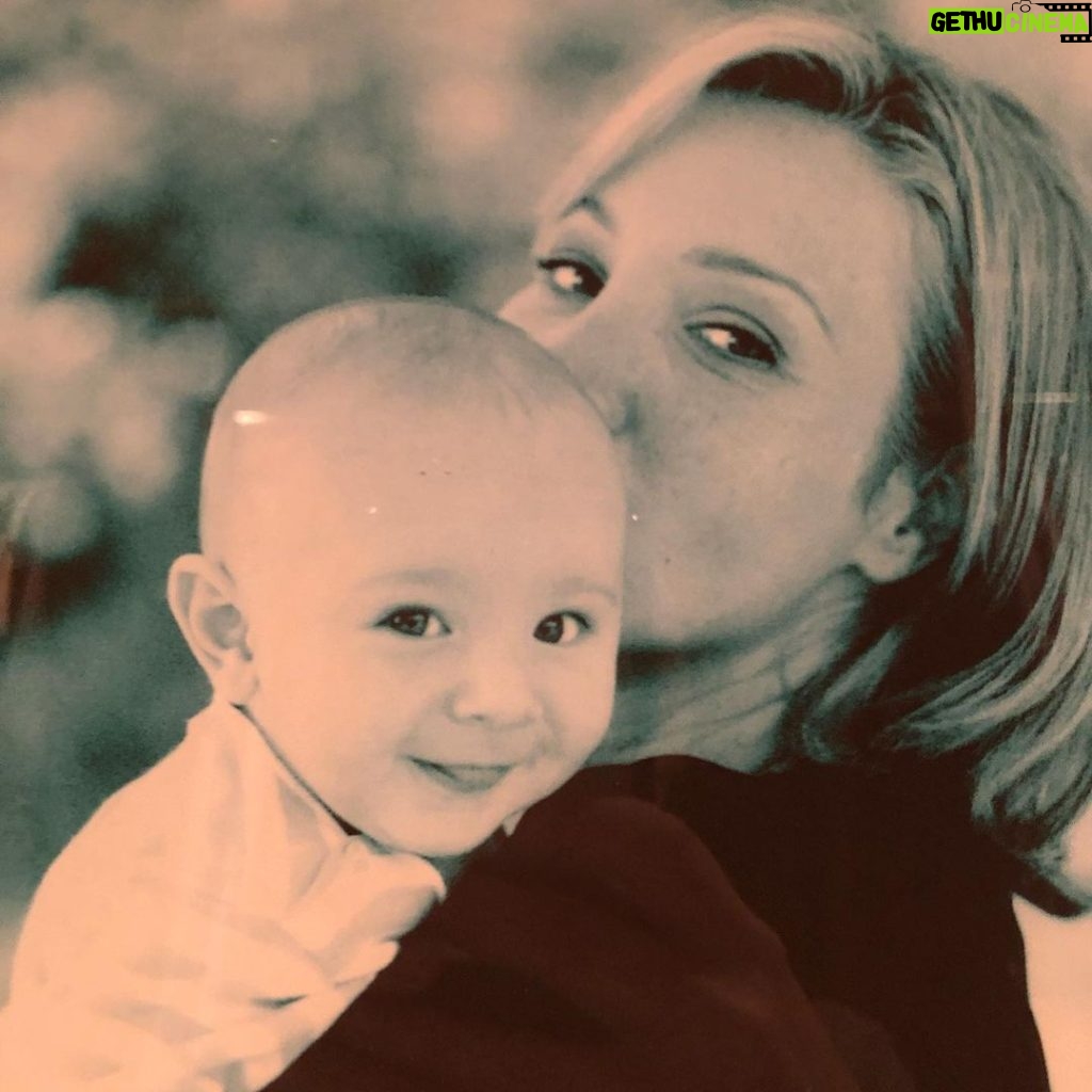 Lisa Kudrow Instagram - 21 years ago today this boy entered the world SINGING, no joke. Thank you. Happy birthday. I LOVE YOU!!! #mothersdaygift