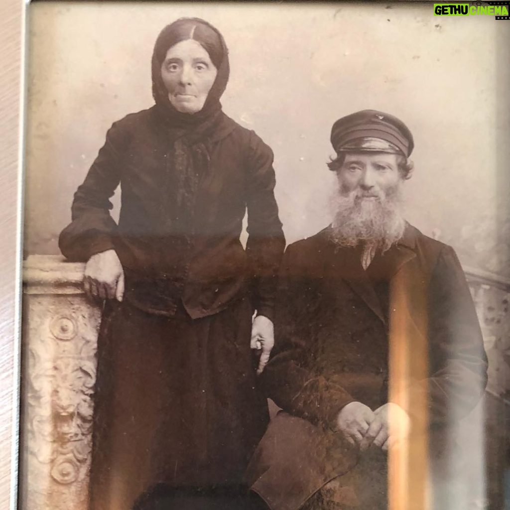 Lisa Kudrow Instagram - My great great great grandparents... guessing this was taken when their granddaughter left home to get married#BFF