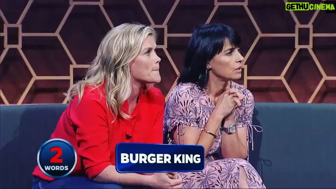 Lisa Kudrow Instagram - Aww, so close! 😂 #25wordsorless on Fox! FOX 11 Los Angeles