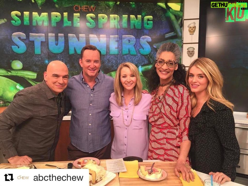 Lisa Kudrow Instagram - ❤️ #Repost @abcthechew ・・・ Phoebe..er, @lisakudrow is stopping by #TheChew today! #Friends #RomyandMichele #whodoyouthinkyouare