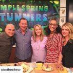 Lisa Kudrow Instagram - ❤️ #Repost @abcthechew ・・・ Phoebe..er, @lisakudrow is stopping by #TheChew today! #Friends #RomyandMichele #whodoyouthinkyouare
