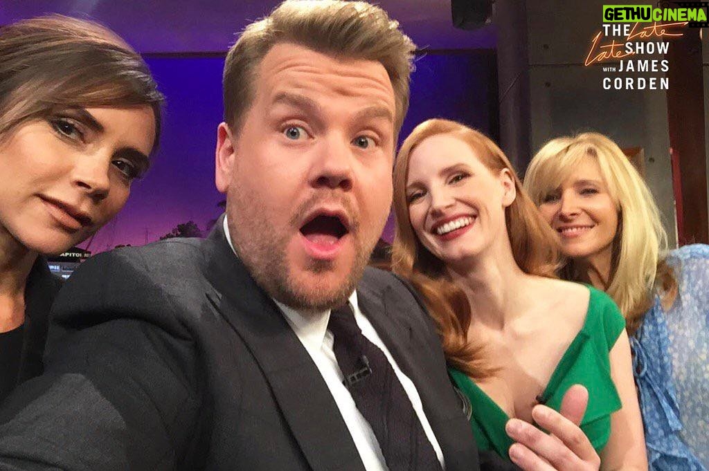 Lisa Kudrow Instagram - #tbtlatelatelastnight 🙏
