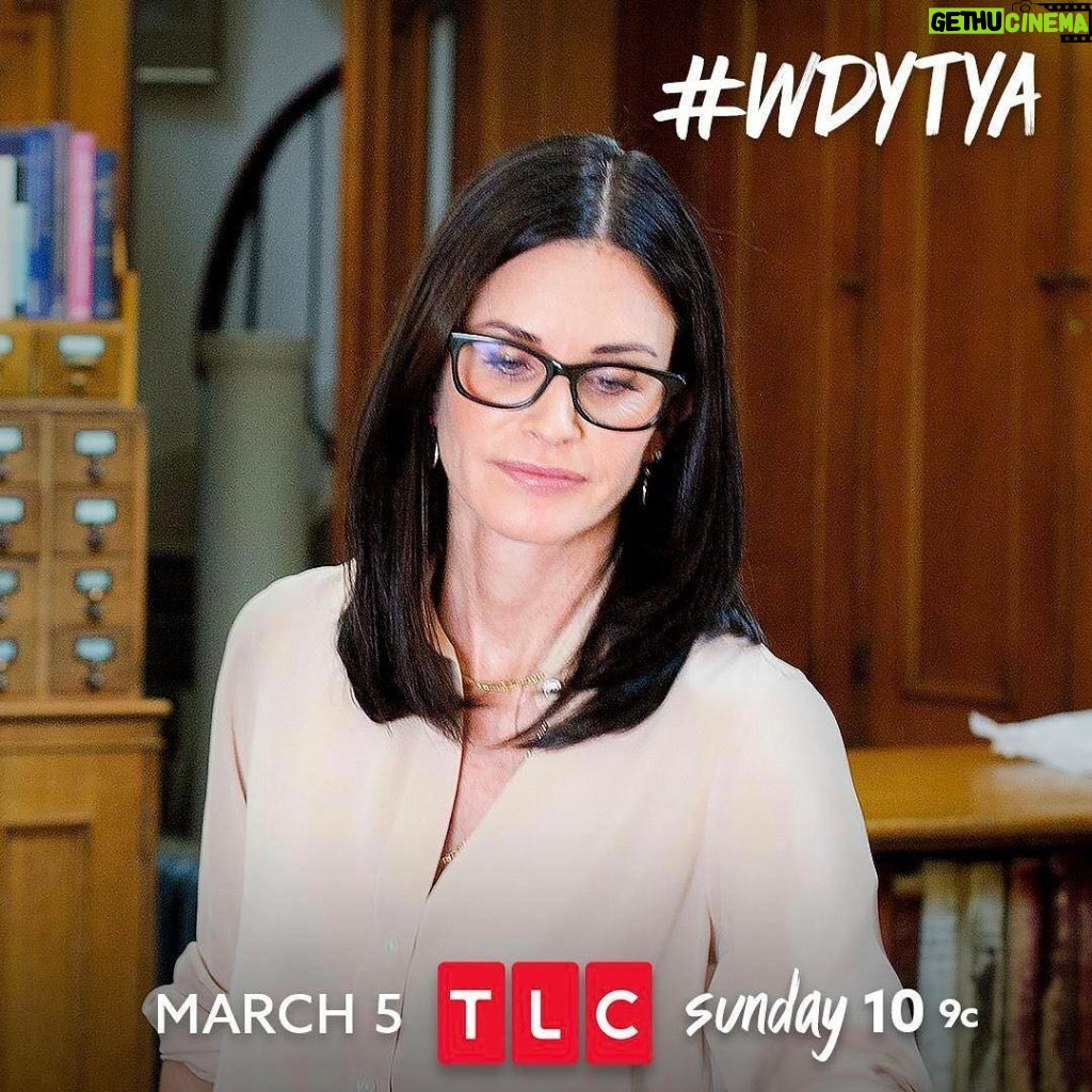 Lisa Kudrow Instagram - Who do you think you are, Courteney Cox???? Tonight at 10p on @TLC! #wdytya
