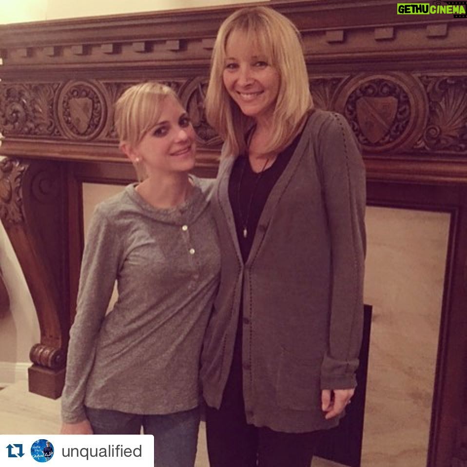 Lisa Kudrow Instagram - Wanna hear some @unqualified advice? Listen to @annafaris and me! 👏❤️ Http://Apple.co/1XKLUPB