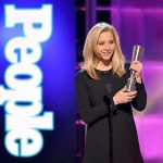 Lisa Kudrow Instagram - THANK YOU @peoplemag! And @HBO! 🙏🙏🏆 and @entertainmentweekly! And Michael Patrick King! And @danbucatinsky! TV Actress of the year! #PEOPLEmagazineawards #theComeback Beverly Hills Hilton