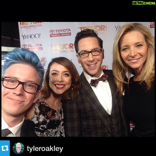 Lisa Kudrow Instagram - #Repost @tyleroakley selfie with @danbucatinsky!! So excited to present at #TrevorLIVE!!