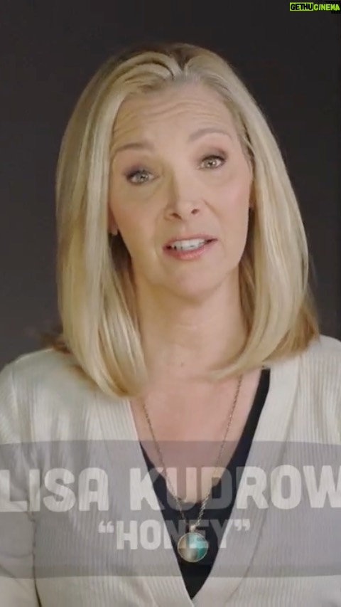 Lisa Kudrow Instagram - Bad haircuts have consequences. New episode of @housebrokenfox tonight at 9pm on @foxtv #housebroken