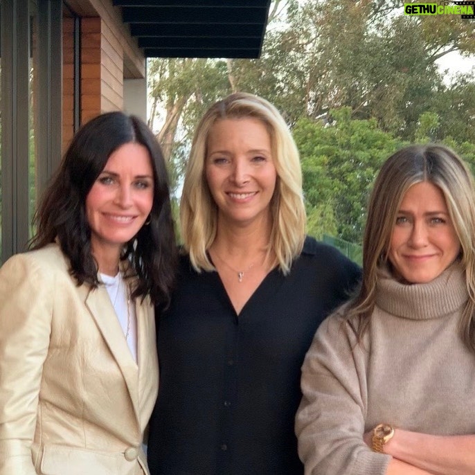 Lisa Kudrow Instagram - Friends don't let friends skip elections. Text FRIENDS to 26797 to make sure you are registered. And tag your friends below to remind them to check their registration .#registerafriendday @iamavoter
