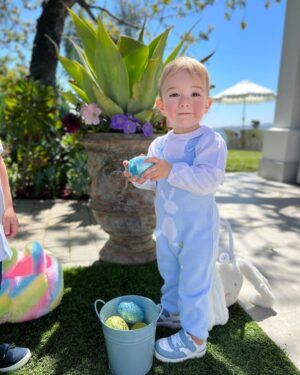 Lisa Vanderpump Instagram - Happy Easter! Wonderful day with family from England. Lots of babies 😍🐰 So thankful! #teddypaws