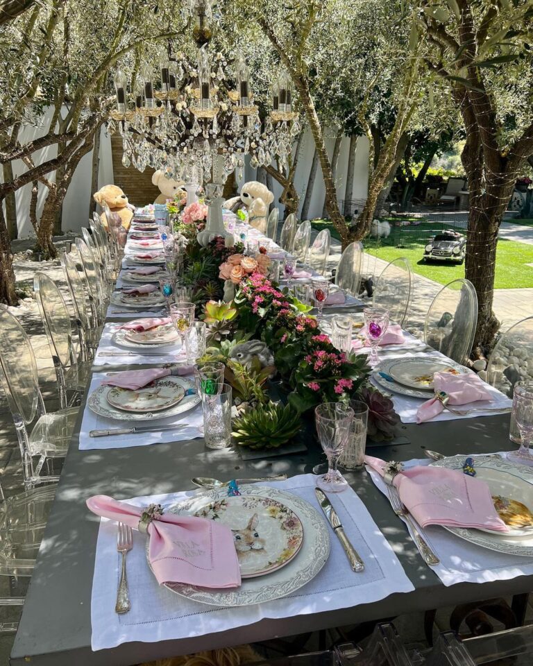 Lisa Vanderpump Instagram - Happy Easter! Wonderful day with family from England. Lots of babies 😍🐰 So thankful! #teddypaws
