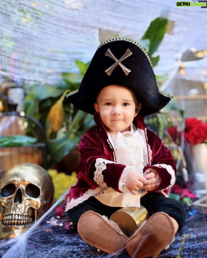 Lisa Vanderpump Instagram - Our handsome little pirate’s 1st Halloween! Captain Teddy 😍🧸🎃