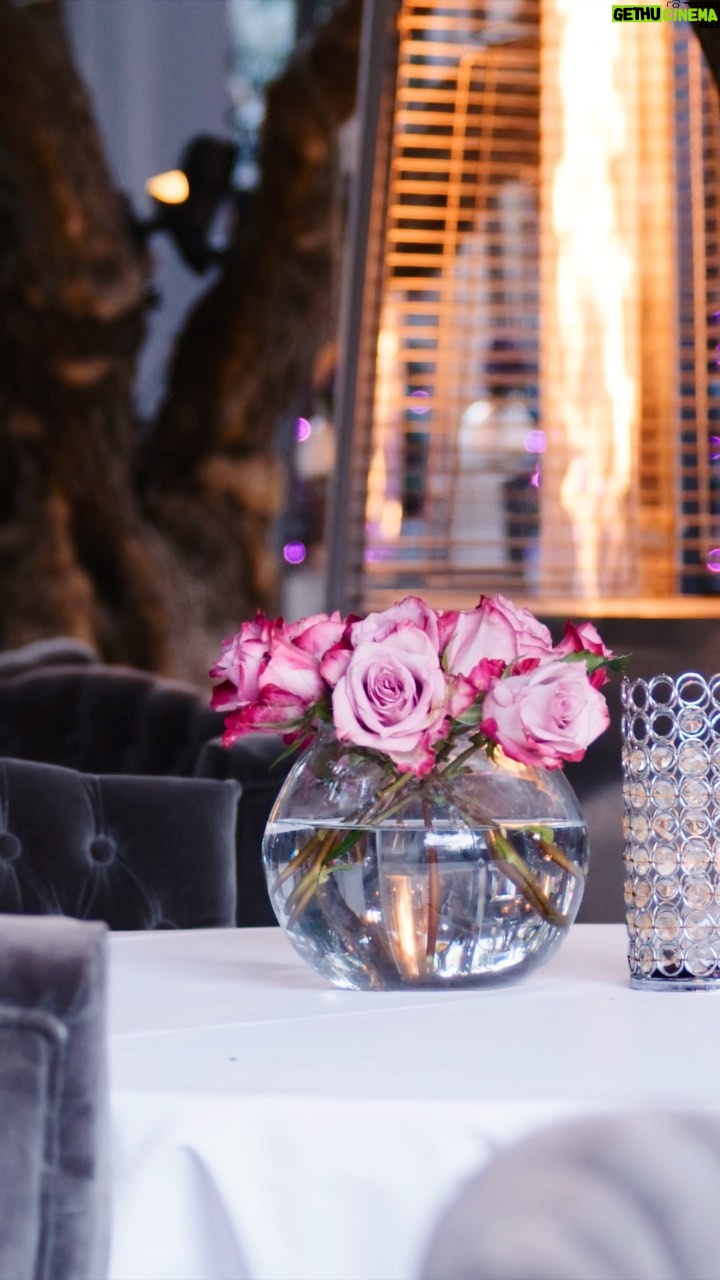 Lisa Vanderpump Instagram - Love @pumprestaurant on warm summer nights! See you there!