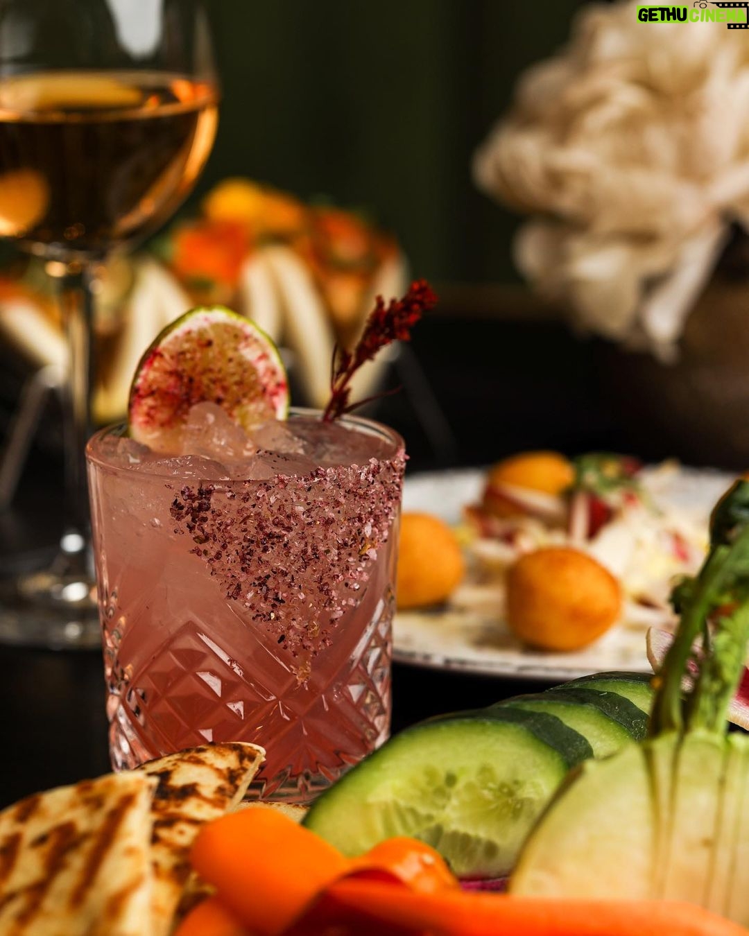 Lisa Vanderpump Instagram - 🌸 Mother’s Day Weekend is here and I hope to see you all being spoiled at one of our restaurants! Children, your mother, dog mom, or special woman in your life needs a treat! @VanderpumpParis, @SURrules, @VanderpumpVegas, @TomTom & @PUMPRestaurant are waiting for you! Cheers! #MothersDay #VeryVanderpump